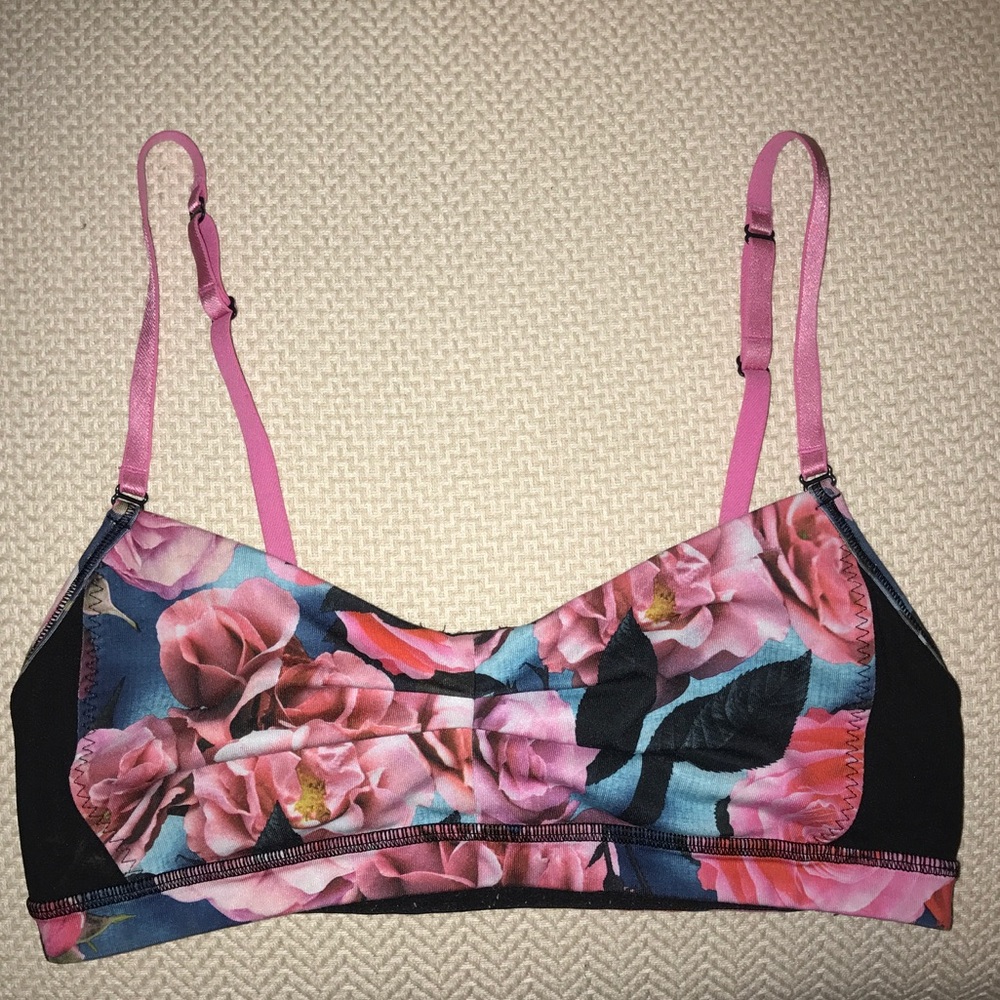 🌸 Lululemon Floral Sports Bra 🌸